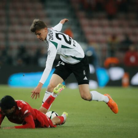 Legia pewnie wygrywa w Łodzi! Dwa gole w drugiej połowie decydują o losach meczu z Widzewem