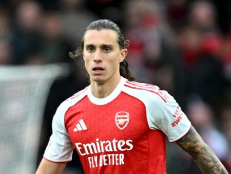 Koniec Alarmu! Calafiori Zagra w Derby Północnego Londynu – Jak Zmienią się Kursy na Mecz z Tottenhamem?